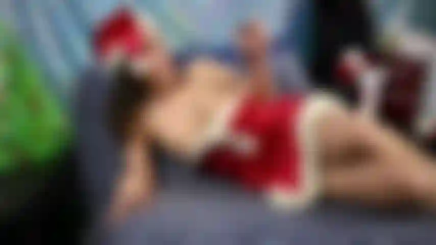 Je jouis avec santa ali.