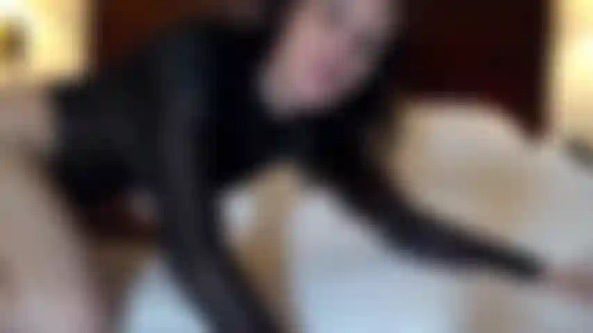 Masturbation en pure lingerie.