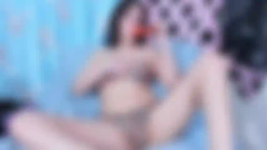 Masturbation multiple en maillot de bain.