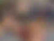 Je suis allongée nue dans mon lit uniquement avec une paire de lunettes sexy à monture noire. Je glisse dans mon vibe lapin violet à la grosse tête bulbeuse. J'apprécie la sensation de m'étendre. J'ai atteint un orgasme intense.