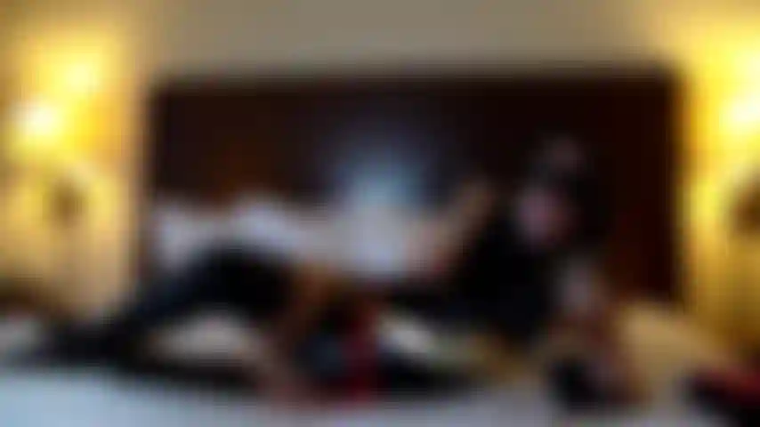 Mme marvel aime la masturbation avec une baguette.