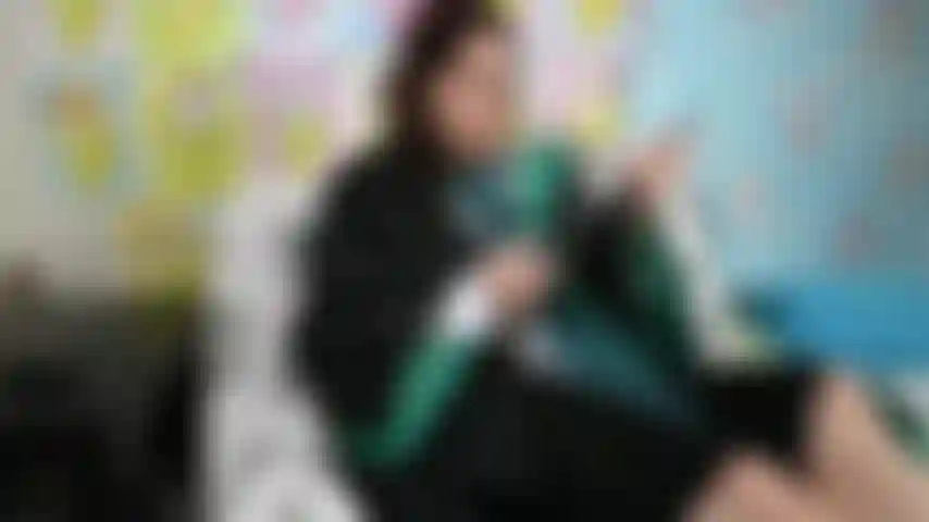 Serpentard baise une baguette avec un gode.