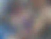 Final fantasy x yuna éprouve du plaisir avec 3 baguettes sur le clitoris et les mamelons.