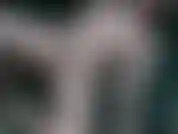 Me masturbant dans l'or du lutin - je suce un gode vibrant avant de le glisser dans ma chatte. Je finis par avoir un orgasme frémissant !