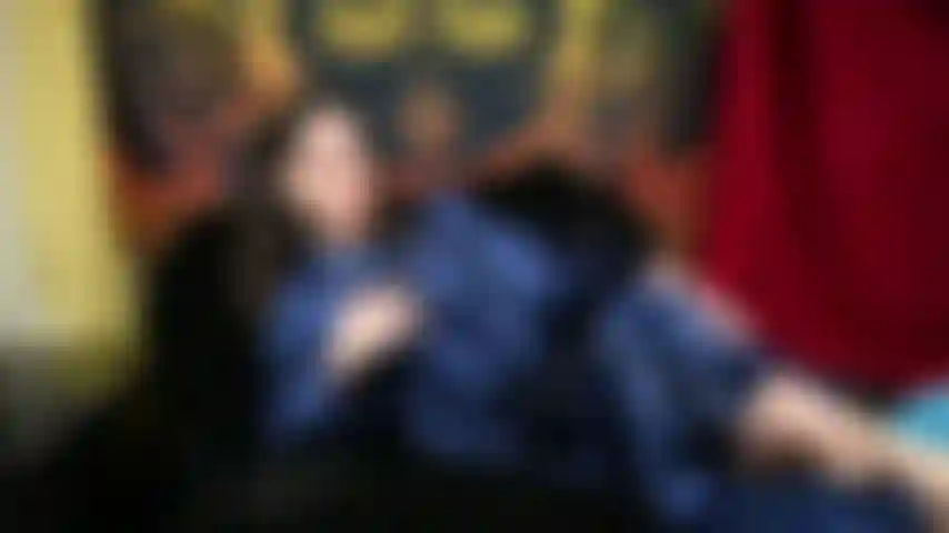 Joi avec une petite amie excitée et crémeuse.