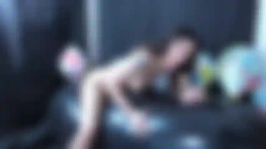 Je baise un gode sur un ballon géant de 86 pouces avec des ballons plus petits pour jouer aussi !!