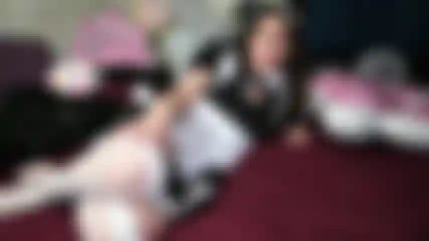 Kitty servante double pénétration pour maître.