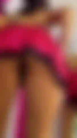 Tu veux me voir comme ça ? String baissé et tout exposé.