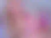 Brillant à lèvres brillant sur mes succulentes lèvres douces. Oses-tu résister ? Bj, joi, allumeuse, tentation.