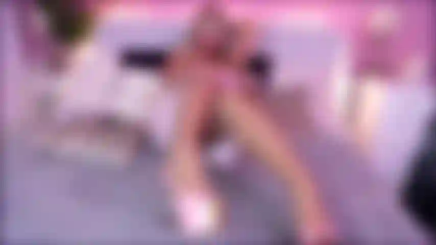 Es-tu prête à fondre devant mes magnifiques jambes ? Asseyez-vous et préparez-vous à baver !