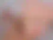 Hypnotisée, alors que vous regardez mes semelles nues, les deux pieds fléchis, les ongles roses, les jolis orteils. Vois-les huilées et brillantes, s'étirant et se frottant l'une contre l'autre, alors que je compte à rebours jusqu'à ta libération.