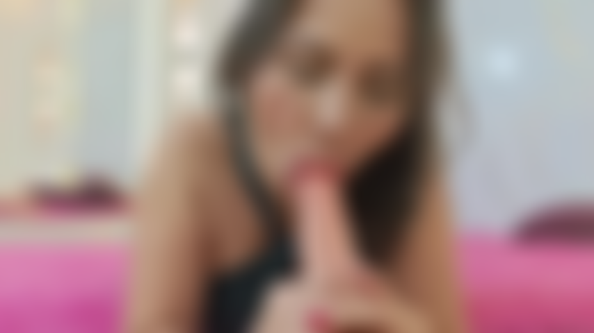 La meilleure pipe que tu auras jamais, beaucoup de salive, au fond de ma gorge.