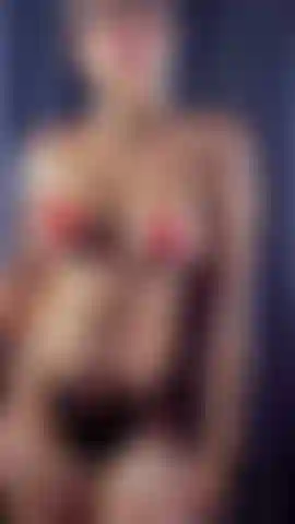 My body full of oil in a very erotic dance