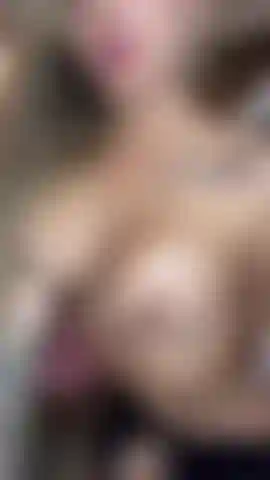 Imaginez mes lèvres descendre lentement.