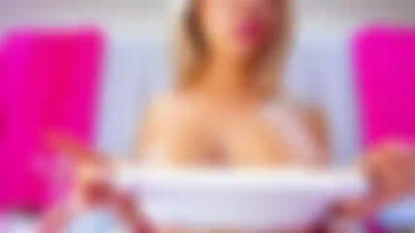 Seins sexy avec de l'huile.