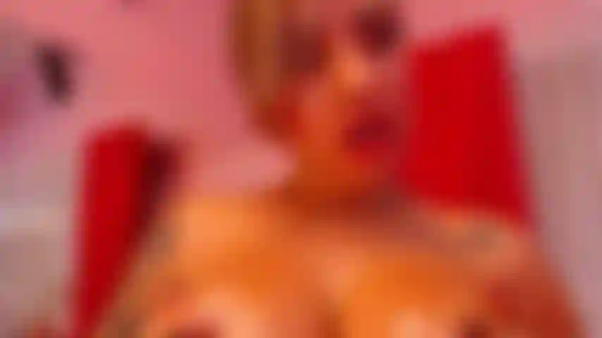 Gros seins et pipe !