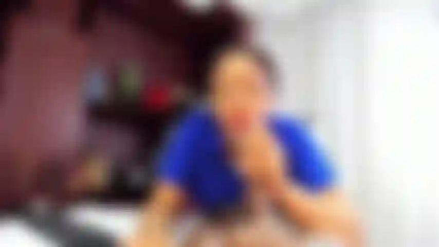 Je suce ma domi en gorge profonde.