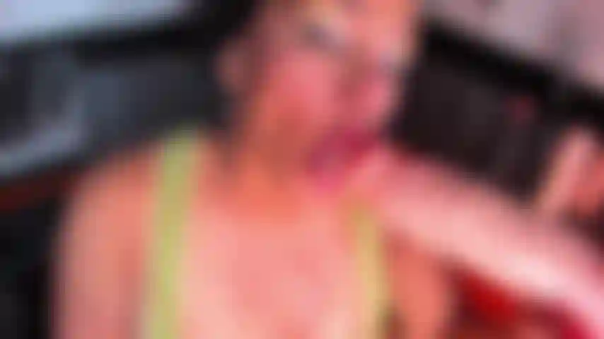 Fellation gros jouets !!!