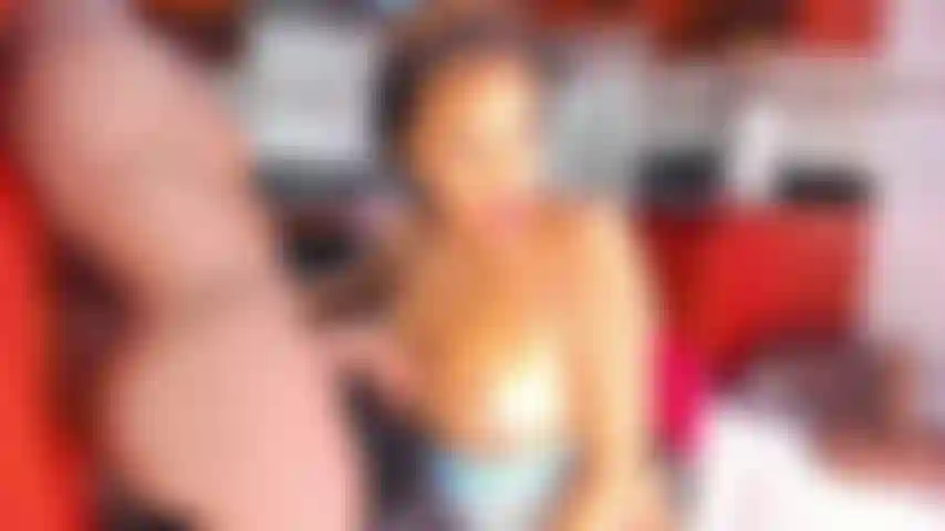 Veux-tu me donner ton sperme entre mes seins ?