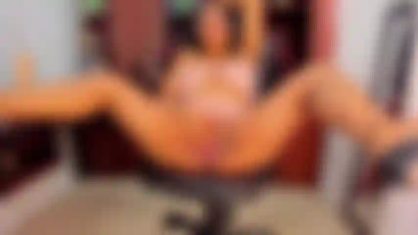 Joue à la domi au bureau.