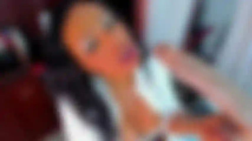 Regarde-moi profiter de sucer mon gros pénis pour toi.