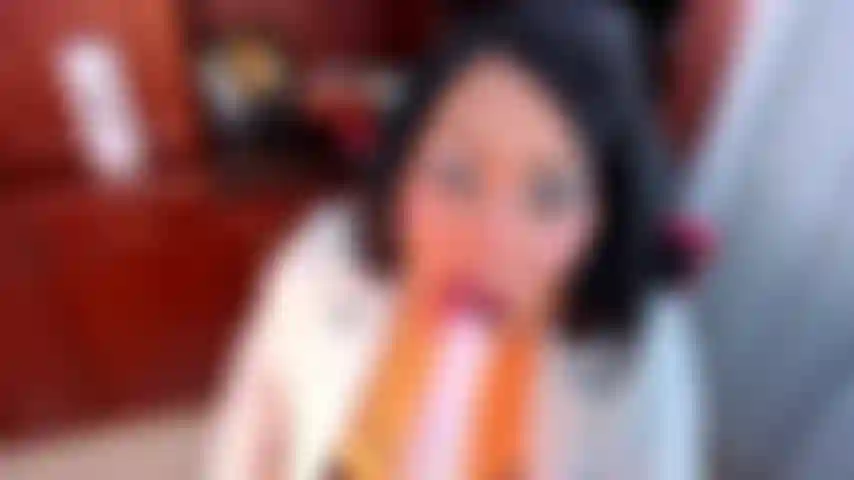 Fellation au bureau.