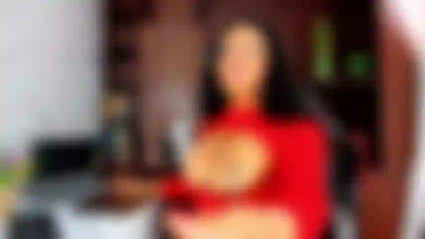 Masturbation avec des talons !!!