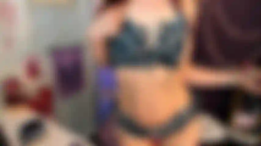 Été jouissons ensemble - strip tease, jeu de chatte, chevauchée, gros plan - excl - tu ne peux pas me résister dans mon bikini en jean. Alors je vais rendre ta bite vraiment putain de dure... Et ensuite on va jouer.