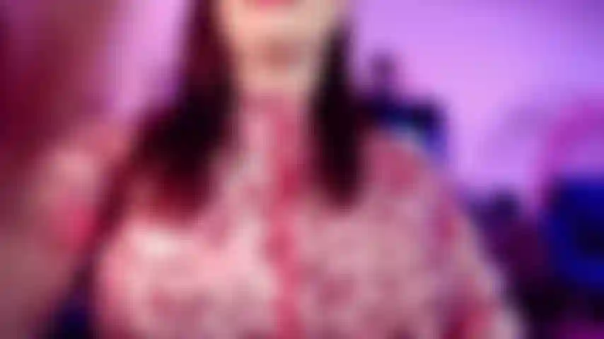 L'atroce allumeuse - je vais jouer avec ta bite et tu ferais mieux de ne pas jouir. C'est vrai, pas de sperme. Je veux te toucher. Je veux voir combien de temps tu peux durer pour moi.