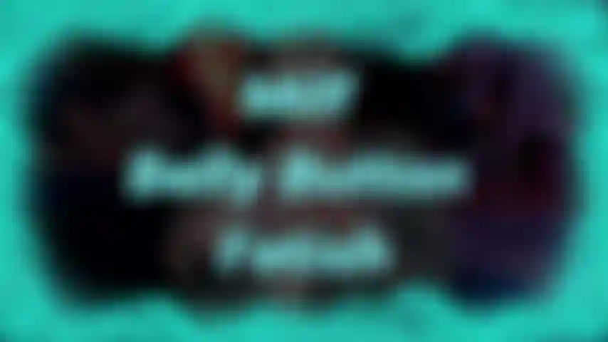 Fétichiste du nombril de milf - avez-vous déjà voulu regarder de plus près mon nombril ? Alors cette vidéo est faite pour vous. Je lèche même mon doigt et je le mets dans mon nombril et je le remue pour que vous puissiez voir la salive scintiller.