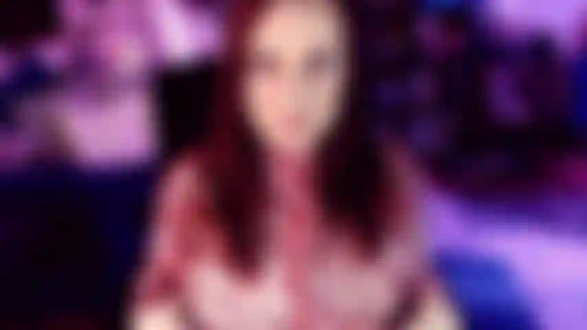 Jolie bite pour une jolie salope - as-tu vu une de mes bites qui t'a plu ? Une grosse bite que tu voulais plus que les autres ? Choisissons une jolie bite pour ma jolie salope. Tu es si faible pour la bite. Cette grosse bite de gode charnue et veinée ici...