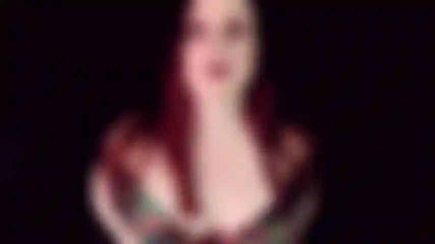 Suce des bites pour mes seins - ça a peut-être commencé avec mes gros et beaux seins mais c'est là que c'est maintenant, n'est-ce pas ma chérie ? Les seins ne suffisent pas. Votre véritable vocation vous appelle plus fort. Tu veux me sucer des bites.