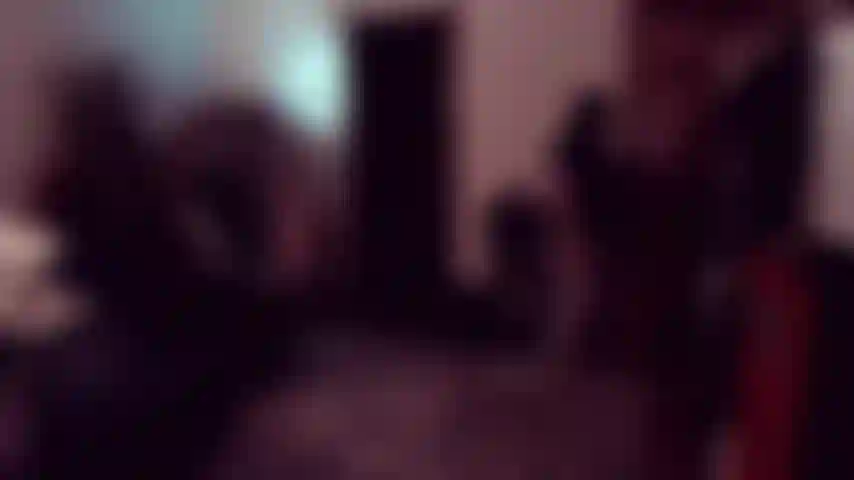 Sens mon anus - un petit jeu de rôle amusant mais coquin où je rentre après une chaude journée de courses et remarque que je suis un peu forte de l'arrière-train. Je te demande de sentir mon cul et de te faire un clin d'œil avec mon trou du cul. En retirant mon pantalon de yoga et mon string, qu'est-ce que je t'ai encore réservé comme surprise ?