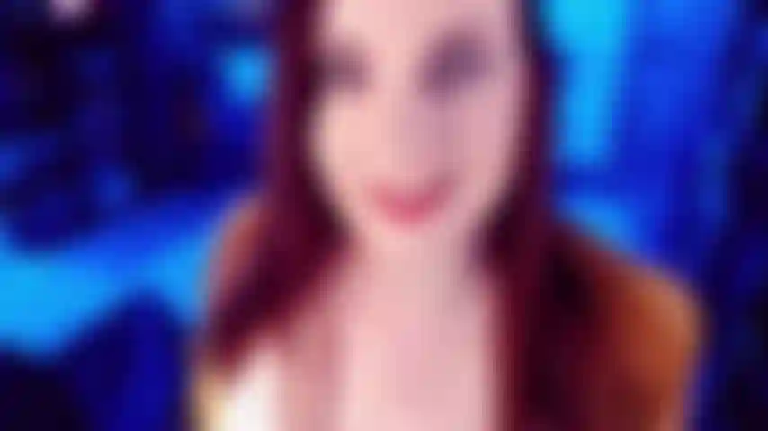 J'adore les culottes violettes ! Prête pour un show amusant et doré ? Après avoir été chahutée par quelques personnes lors de mon chat gratuit, nous partons pour le spectacle où nous profitons de mes culottes préférées en satin avec un peu de dentelle douce. Je twerke et je taquine !