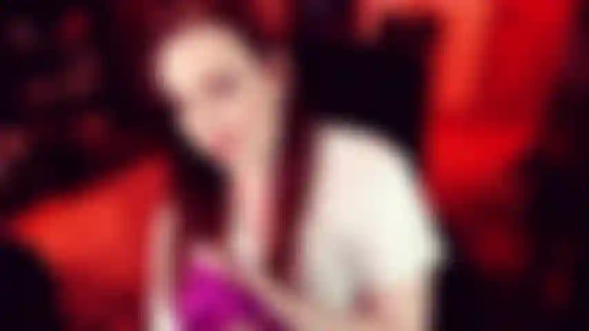 2 Pour 1 : jouer en culotte satinée - deux archives de caméras de moi en train de modéliser et de jouer en culotte satinée à dos nu. Joi, masturbation et plus encore !