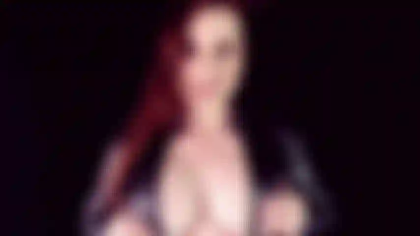 Tu ne deviens pas difficile pour elle, c'est vrai, n'est-ce pas. Je suis la fille de rêve parfaite qui te séduit pour qu'elle me caresse au milieu de la nuit.