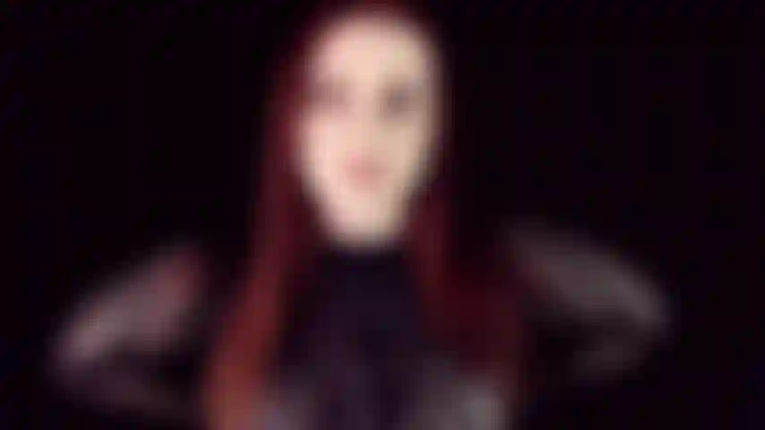 Branchez-le, votre dépendance au porno et à vous branler ne suffit plus. Tu commences à être curieuse. Très, très curieuse des trucs de fesses. Alors mettons ce plug anal en toi, idiot.