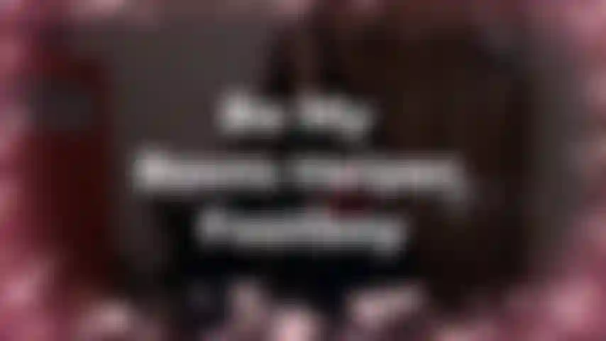 J'adore les cuissardes - c'est aujourd'hui ton jour de chance, footboy parce que tu peux m'aider à sortir mes cuissardes et bas en cuir noir. Elles sont toutes chaudes et en sueur et vous les sentez toutes !