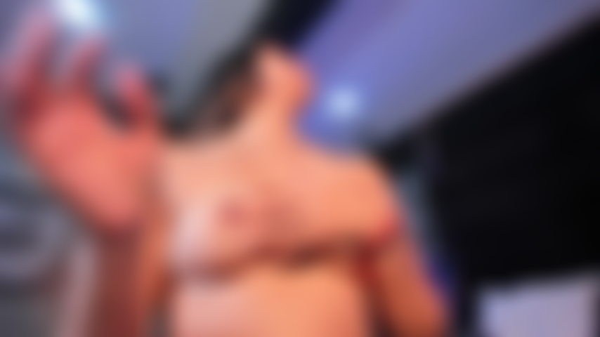Des seins.