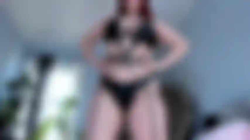 Dominatrice brillante noire à lanières joi 1080.