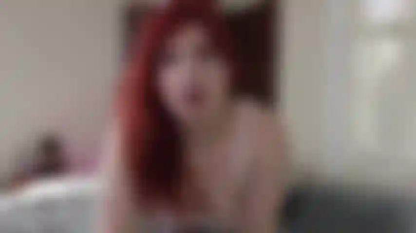 Une fessée et une ambiance, puis b/g pov bj.