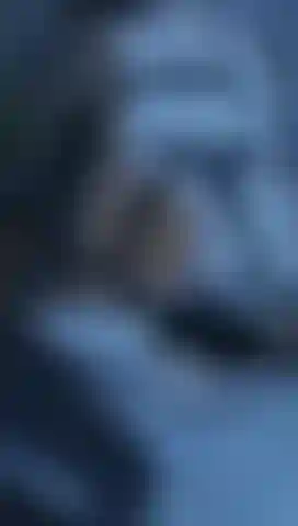 Je me réveille chaude au milieu de la nuit ; j'ai besoin de baiser ma chatte.