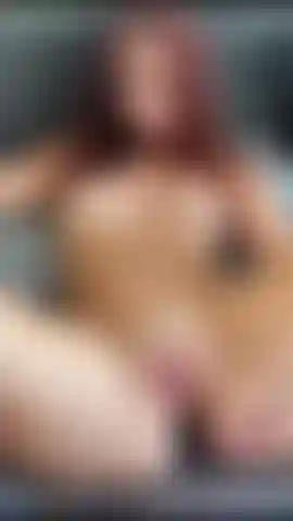 Baise anale et chatte, gode 9 pouces.