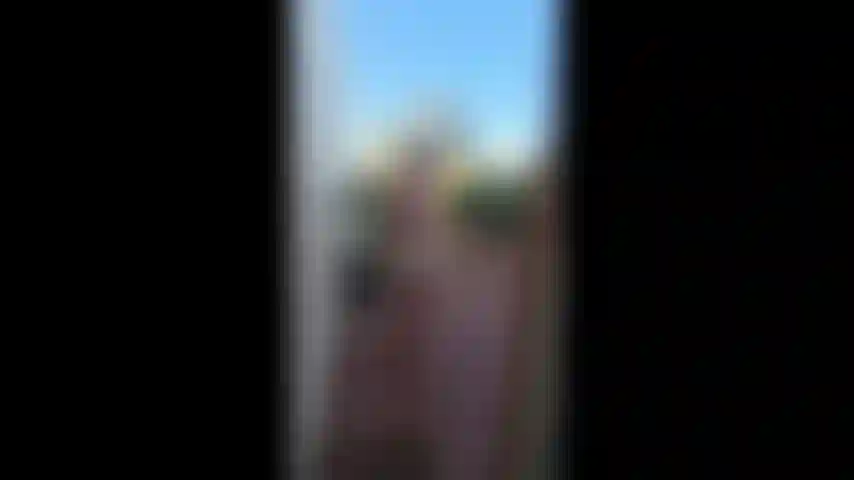 Mon beau-père me baise - il me laisse avec un creampie avant ma soirée je suis habillée, prête à sortir pour la soirée avec mes amies, quand mon beau-père me suit hors de la maison en disant que ma tenue est trop courte. Après quelques échanges, je réalise que c'est parce qu'il est jaloux et qu'il veut me baiser. Alors, je le laisse faire. Sa vieille bite me baise, me laissant remplie d'un creampie avant que je parte en soirée !