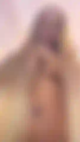 Joue avec mes seins.