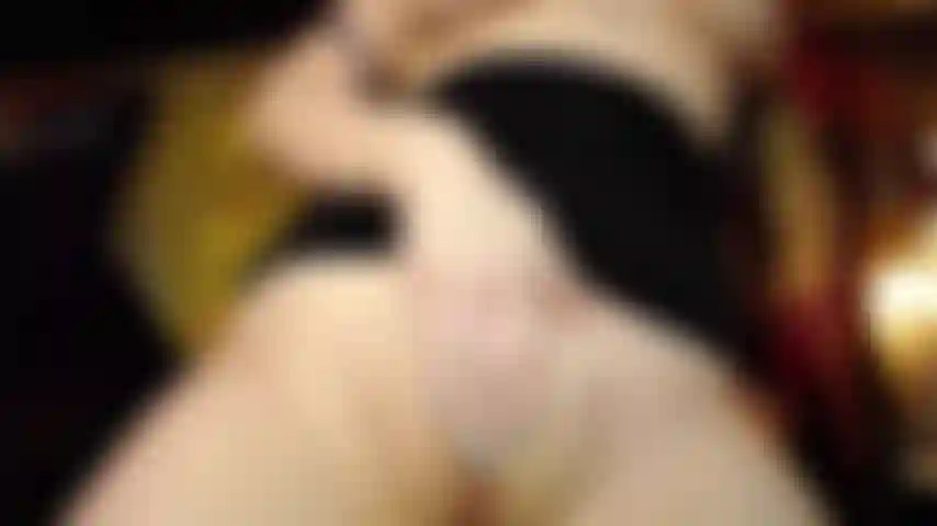 Poussant un vieux creampie avec des propos cochons.