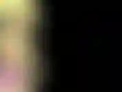 Des escarpins rouges en vidéo mixte, avec un cul écarté. Pas de culotte, seins dehors.