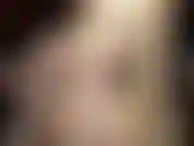 Branlette jusqu'à éjaculer sur les seins.