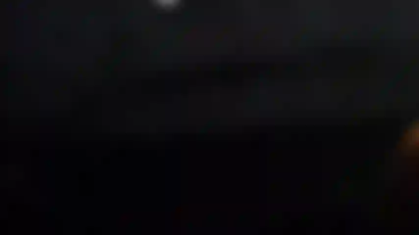 Gape et qui s'étend de près.