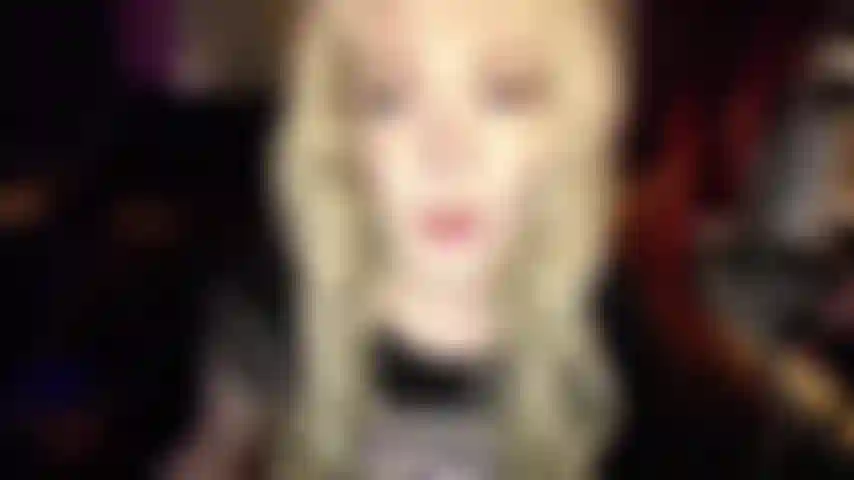 Un mari qui séduit des amis.